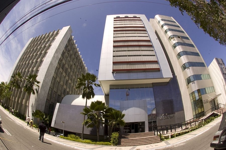 Foto da fachada da sede do Tribunal de Justiça de Sergipe (TJSE), em Aracaju (SE).