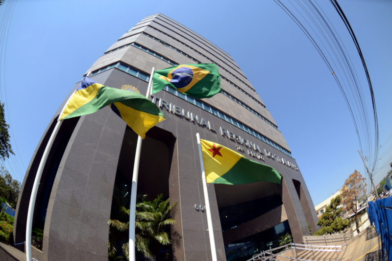 Foto da fachada da sede do Tribunal Regional do Trabalho da 14ª Região (TRT14)