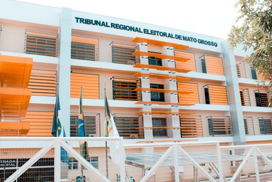 Foto da fachada da sede do Tribunal Regional Eleitoral de Mato Grosso (TRE-MT), em Cuiabá (MT).
