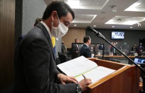Read more about the article Luiz Fernando Bandeira toma posse no CNJ