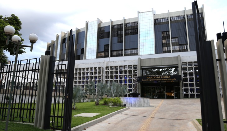 Foto da fachada da sede do Tribunal de Justiça de Goiás (TJGO), em Goiânia (GO)