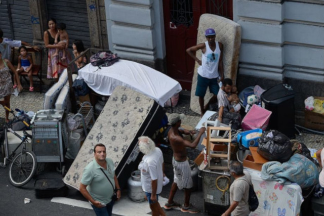 Projeto que proíbe despejos até o final no ano vai para sanção presidencial