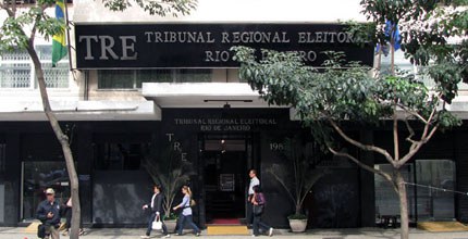 Foto da fachada da sede do Tribunal Regional Eleitoral do Rio de Janeiro (TRE-RJ).