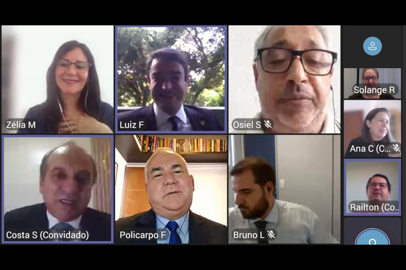 Você está visualizando atualmente Fórum amplia discussões sobre carreira de servidores e servidoras