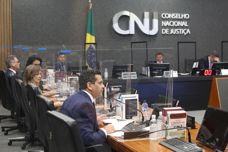 Leia mais sobre o artigo Juiz é punido pelo CNJ por assédio moral e sexual