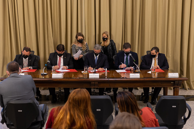 Leia mais sobre o artigo Judiciário fluminense renova cooperação para audiências de custódia