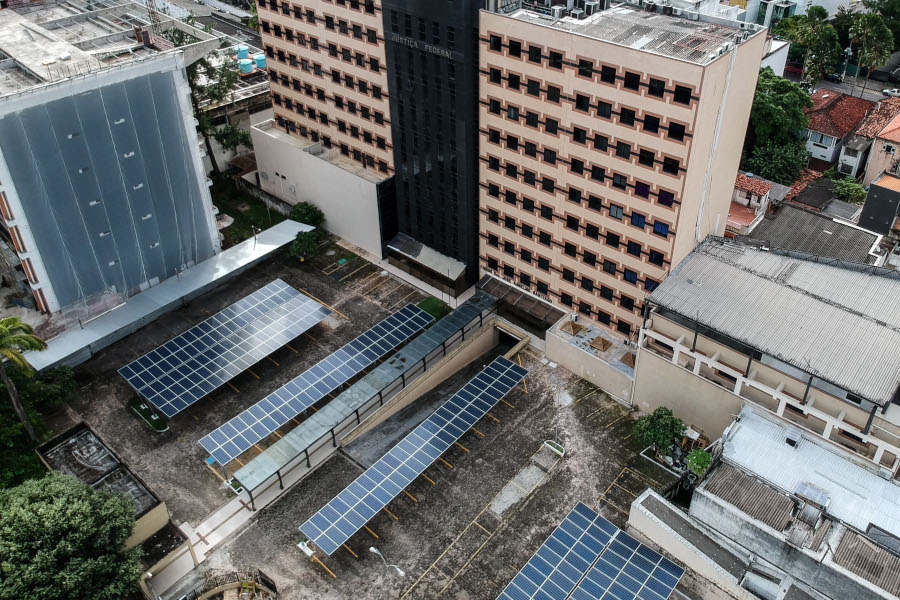 Você está visualizando atualmente Usinas fotovoltaicas: sustentabilidade e economia na Justiça Federal