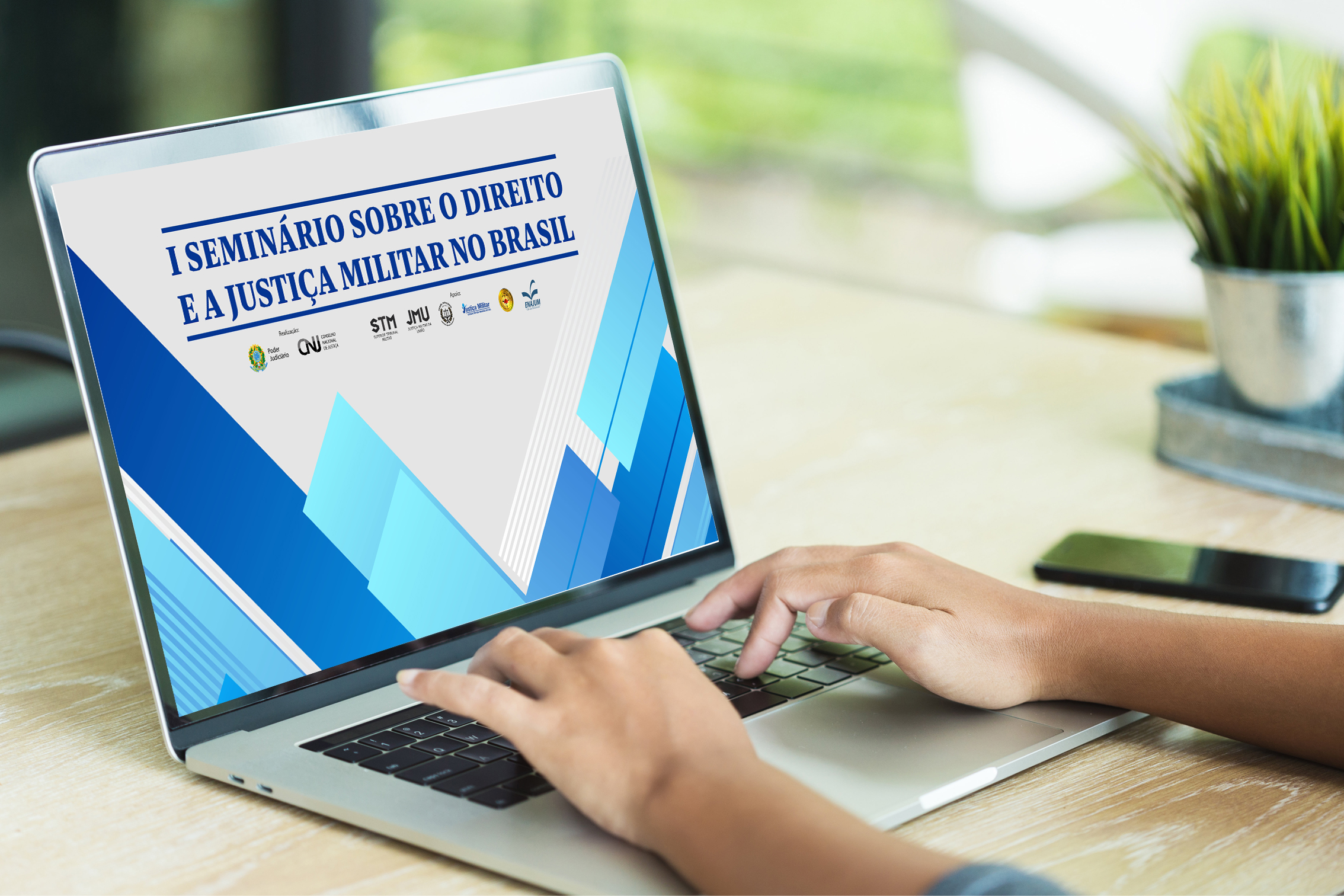 Você está visualizando atualmente Especialistas e autoridades se reúnem em seminário nacional sobre Direito militar