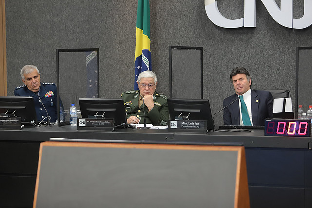 Abertura do I Seminário sobre o Direito e a Justiça Militar no Brasil. Ministro tenente brigadeiro do Ar Francisco Joseli Parente Camelo (STM), ministro general Luis Carlos Gomes Mattos e ministro Luiz Fux, presidente do CNJ - Foto: Luiz Silveira/Agência CNJ