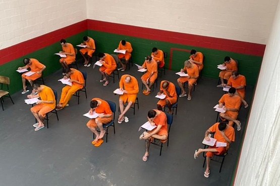 Você está visualizando atualmente Detentos de Joinville (SC) realizam provas dos ensinos fundamental e médio