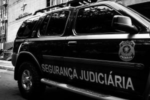 Read more about the article Magistrados sob ameaça poderão usar carros blindados da Justiça