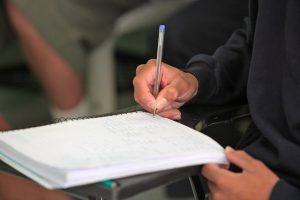 Jovem em cumprimento de medida socioeducativa