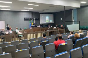 Foto da audiência do Tribunal do Júri.