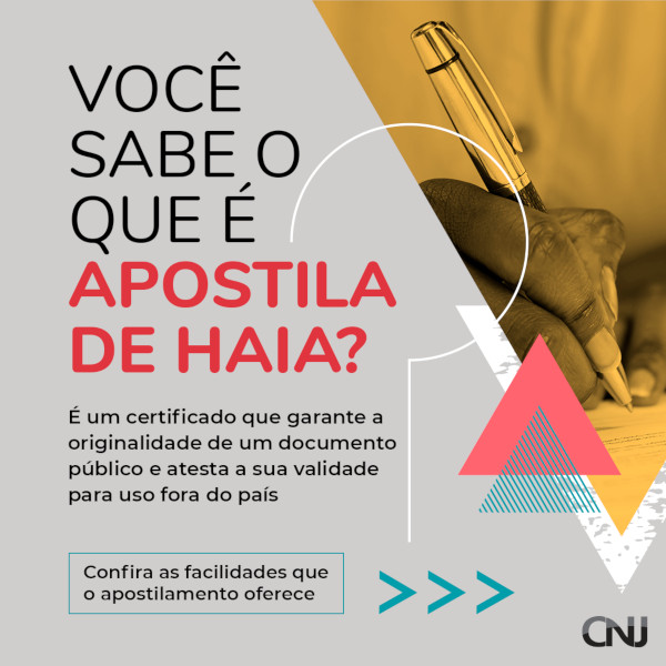 Formas triangulares e imagem de mão segurando uma caneta e assinando um papel. Texto: Você sabe o que é Apostila de Haia? É um certificado que garante a originalidade de um documento público e atesta a sua validade para uso fora do país. Confira as facilidades que o apostilamento oferece.