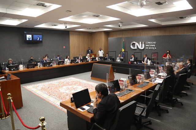 Foto geral do plenário do CNJ durante a 61ª Sessão Extraordinária.