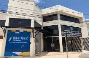 Foto da fachada da Vara do Trabalho de Marabá (PA), unidade do TRT8.