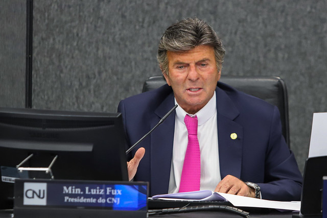 Foto do ministro Luiz Fux falando no Plenário do CNJ durante a 7ª reunião do Observatório de Direitos Humanos do Judiciário.