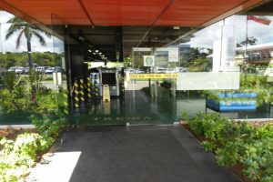 Foto da entrada do Tribunal Regional Eleitoral da Bahia.