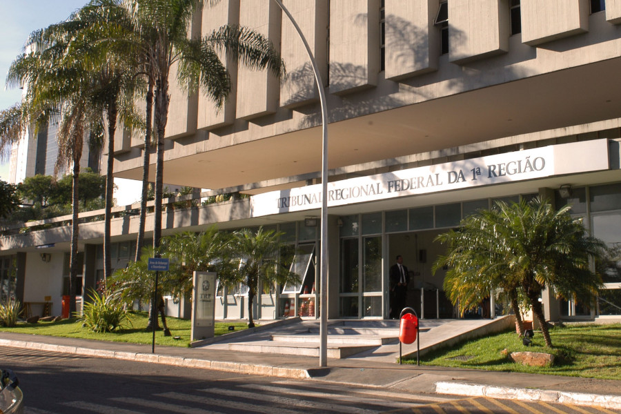 Foto da fachada da sede do Tribunal Regional Federal da 1ª Região (TRF1), em Brasília (DF).