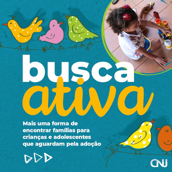 Sobre fundo azul, ilustração de pássaros apoiados em um fio. Ao lado, foto de uma menina sentada no chão e fazendo pinturas com aquarela. Texto: Busca ativa. Mais uma forma de encontrar famílias para crianças e adolescentes que aguardam pela adoção. Entenda.
