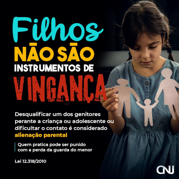 Foto de uma menina triste segurando um recorte de papel em formato de família de mãos dadas. Texto: Filhos não são instrumento de vingança. Desqualificar um dos genitores perante a criança ou adolescente ou dificultar o contato é considerado alienação parental. Quem pratica pode ser punido com a perda da guarda do menor (em tamanho menor). Lei 12.318/2010.