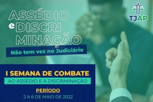 Foto mostra um homem negro com a cabeça baixa, escondida em suas mãos, e o dedo de uma pessoa apontando para ela de forma acusadora. Texto: Assédio e discriminação não tem vez no Judiciário. I Semana de Combate ao Assédio e à Discriminação. Período: 2 a 6 de maio de 2022.