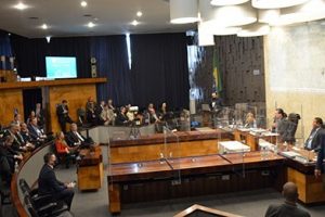 Foto momento do encontro em auditório do TRE-SP.