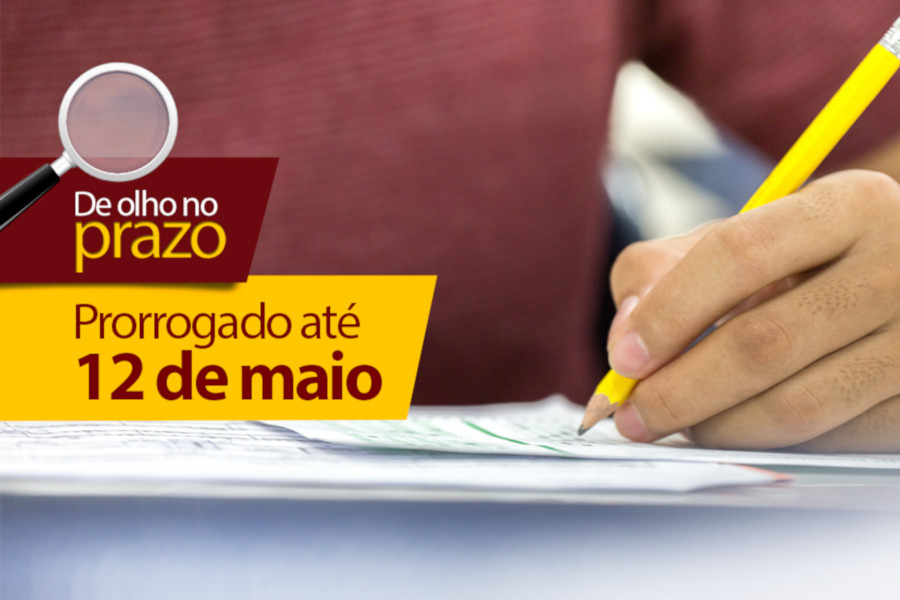 Foto de um homem usando um lápis para preencher gabarito de concurso. texto: de olho no prazo. Prorrogado até 12 de maio.