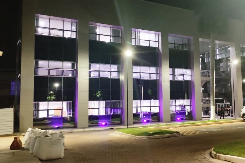 Leia mais sobre o artigo Justiça de MT é iluminada de roxo em campanha para incentivar adoção