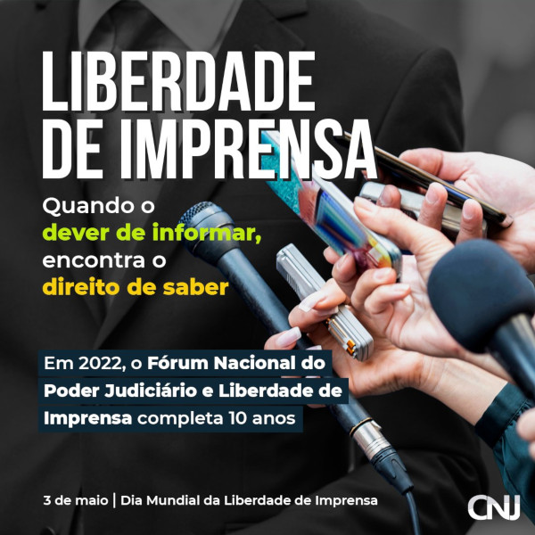 Foto de mãos segurando microfones, gravadores e celulares em entrevista com homem vestindo terno. Texto: Liberdade de imprensa: Quando o dever de informar, encontra o direito de saber. Em 2022, o Fórum Nacional do Poder Judiciário e Liberdade de Imprensa completa 10 anos. 3 de Maio - Dia Mundial da Liberdade de Imprensa.