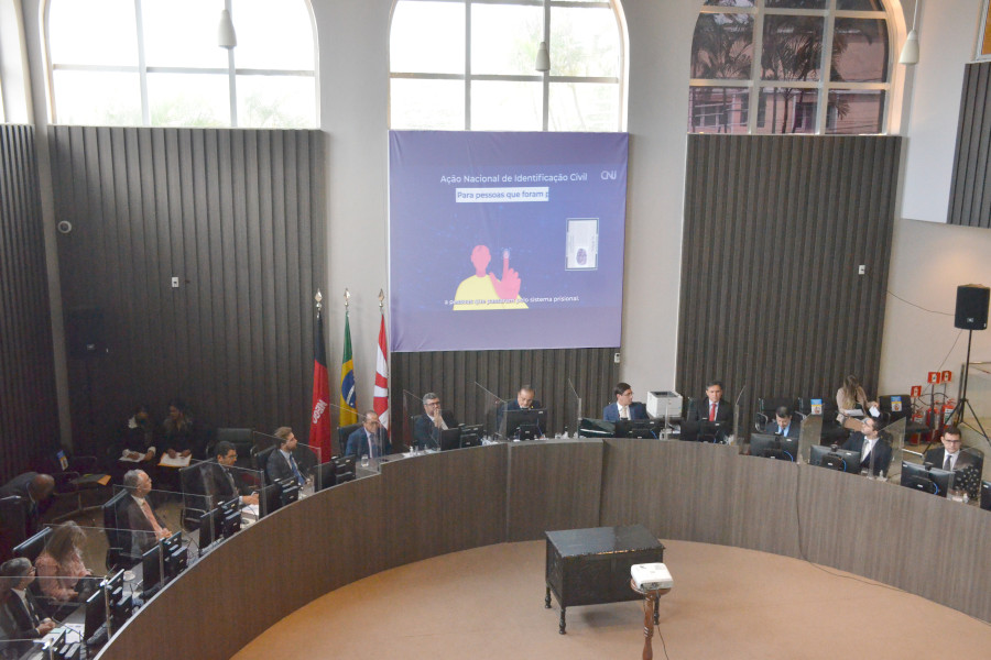 Foto mostra visão geral do Plenário do TJPB durante o lançamento.