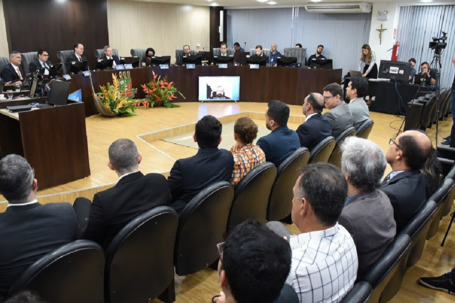 Foto mostra visão geral do Plenário do TJRR durante a reunião.