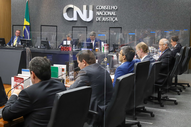 Foto mostra visão do Plenário do CNJ durante a sessão ordinária.