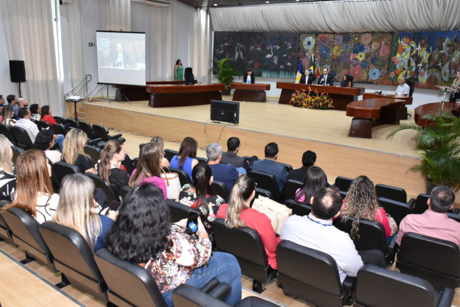 Foto de visão geral do auditório durante a abertura da VI Semana do Meio Ambiente do TJRR.