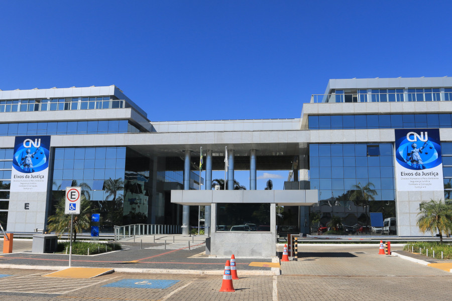 Foto da fachada da sede do CNJ.