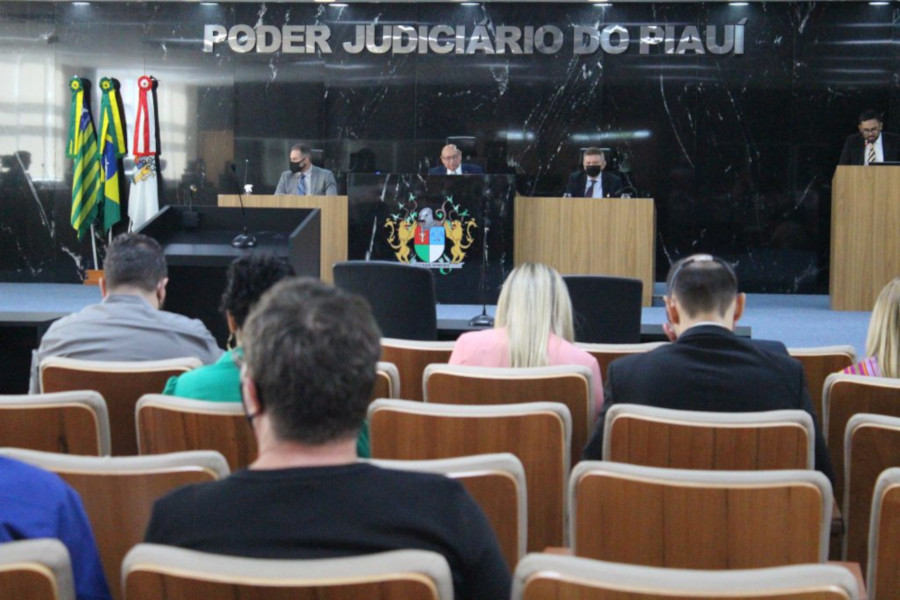 Foto de momento da cerimônia de lançamento do Plenário do TJPI.