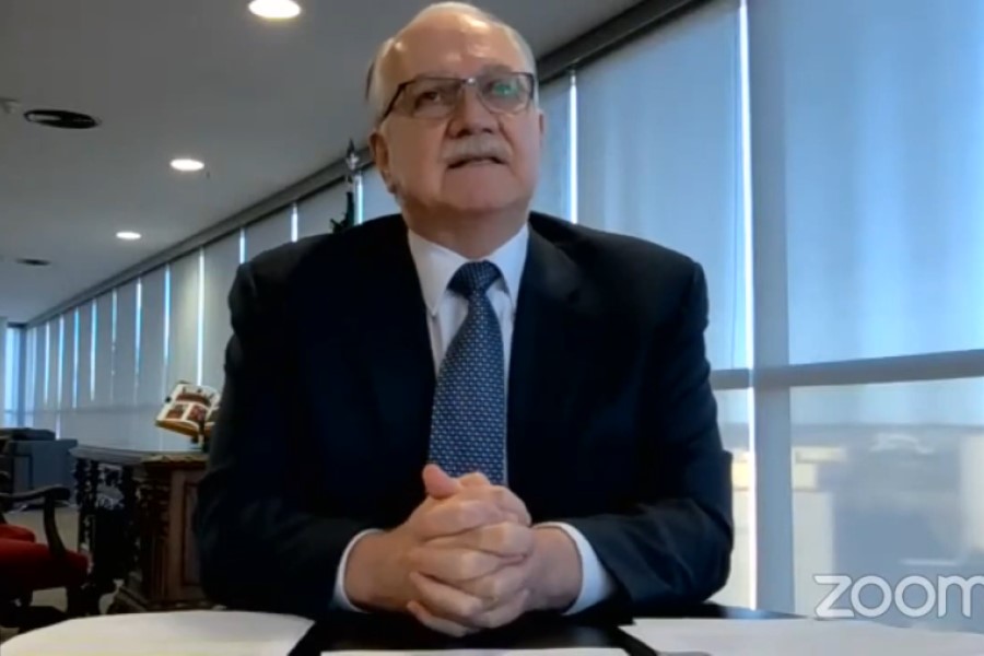 Foto mostra o ministro Edson Fachin participando do evento por videoconferência.