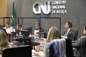Foto mostra momento da reunião no Plenário do CNJ.