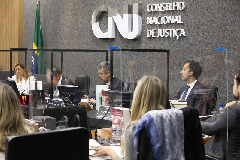 Foto mostra momento da reunião no Plenário do CNJ.