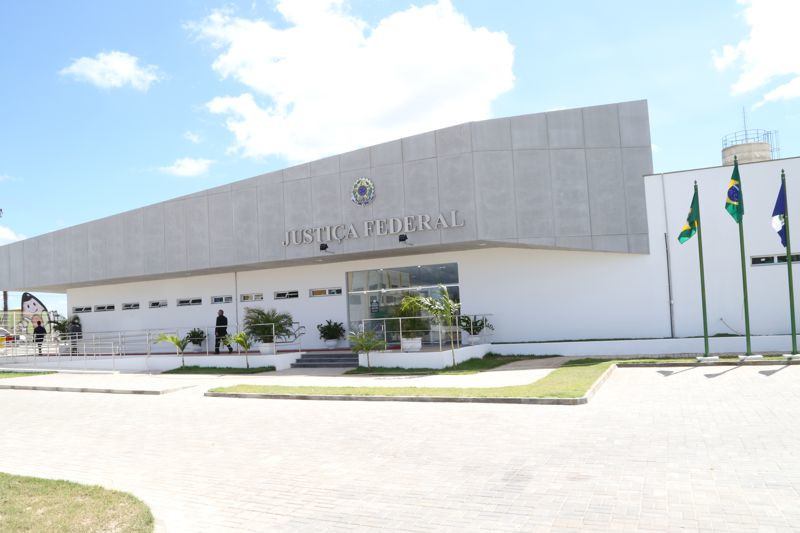 Foto da fachada da sede da Justiça Federal no Ceará, em Fortaleza (CE).