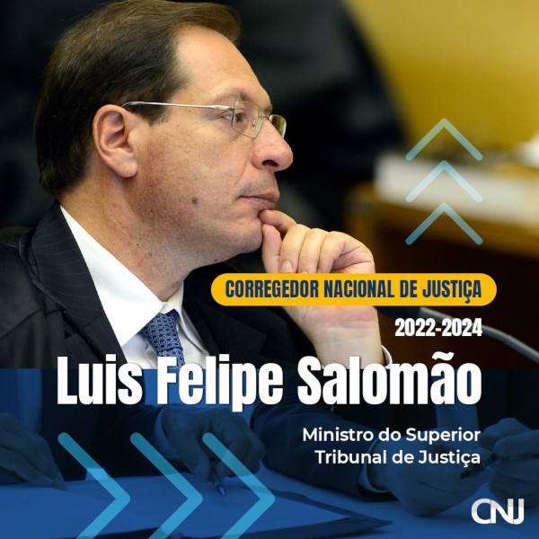 Foto de perfil do ministro Luis Felipe Salomão ao lado esquerdo e foto, em tons de azul, de homem em uma mesa de trabalho. Texto: Corregedor Nacional de Justiça. 2020-2022. Luis Felipe Salomão. Ministro do Superior Tribunal de Justiça.