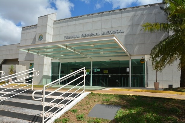 Foto da fachada da sede do Tribunal Regional Eleitoral de Mato Grosso do Sul (TRE-MS), em Campo Grande (MS)