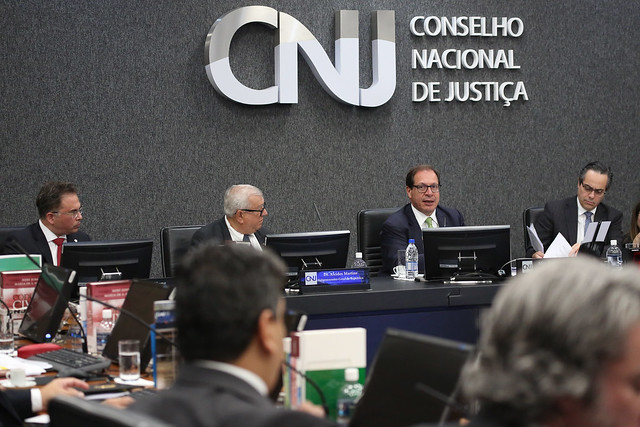 Você está visualizando atualmente Desembargador do TRT4 responderá a PAD por manifestações políticas em rede social