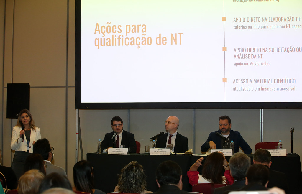 Você está visualizando atualmente Debates técnicos sobre qualificação e experiências em saúde encerram primeiro dia do Congresso do Fonajus, em SP