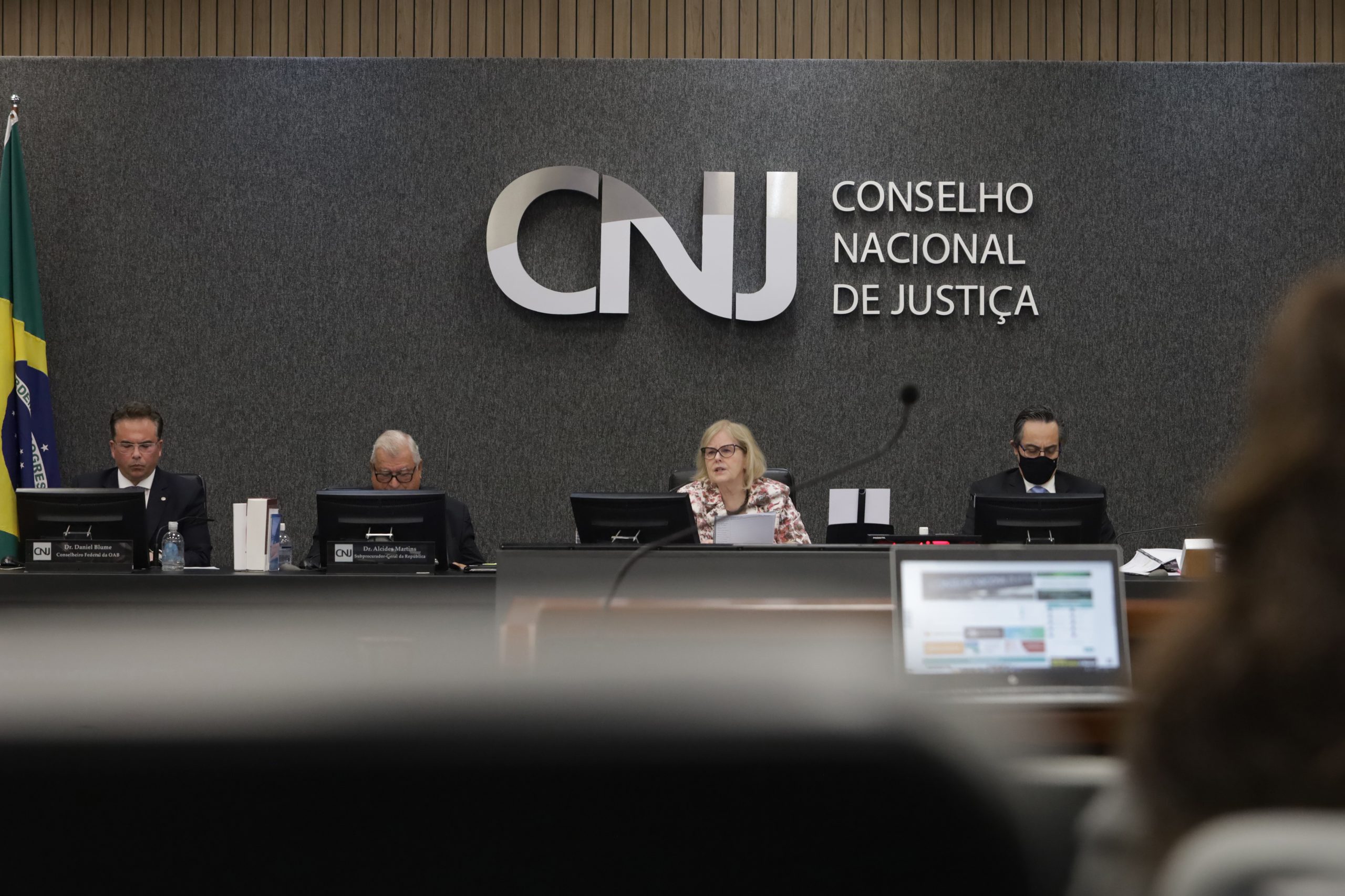 Você está visualizando atualmente Ministra Rosa Weber lamenta morte do ex-corregedor nacional de Justiça Gilson Dipp