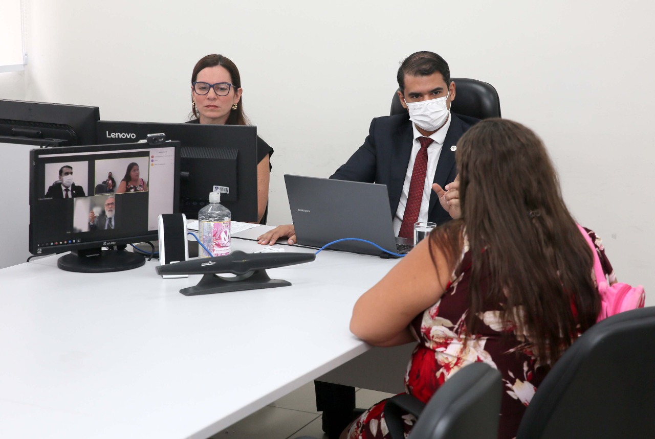 Você está visualizando atualmente Paz em Casa: 10 juízes fazem 200 audiências no Juizado da Mulher de Maceió