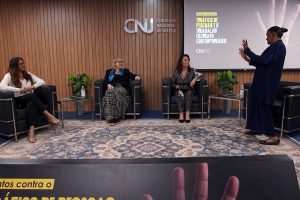 Read more about the article Mulher que combateu trabalho escravo é aplaudida em Brasília após 30 anos