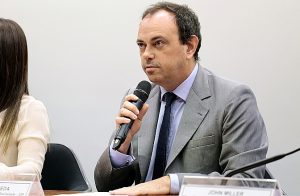 Read more about the article Comissão de juristas manifesta pesar pela morte do professor Danilo Doneda