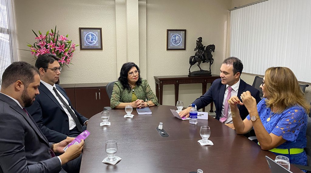 Conselheiro do CNJ esteve no TJCE e conheceu programa de proteção de mulheres vítimas de violência doméstica