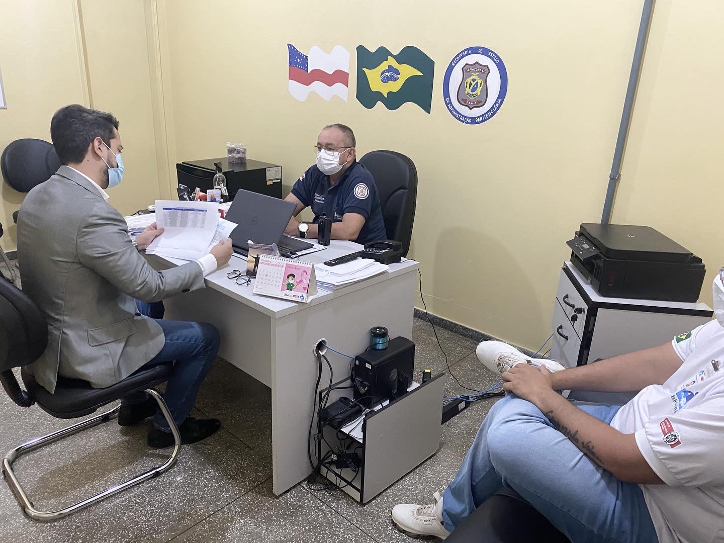 O juiz Saulo Góes alinhou a realização do mutirão em dezembro de 2022, em reunião com a direção da unidade prisional de Itacoatiara.